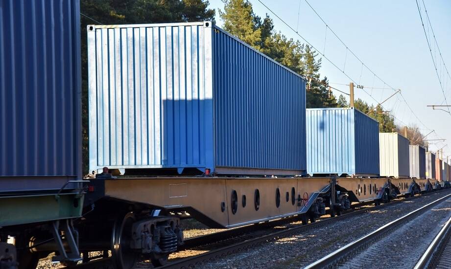 Od czego zależy koszt i organizacja przewozu kontenera koleją z Azji do Polski