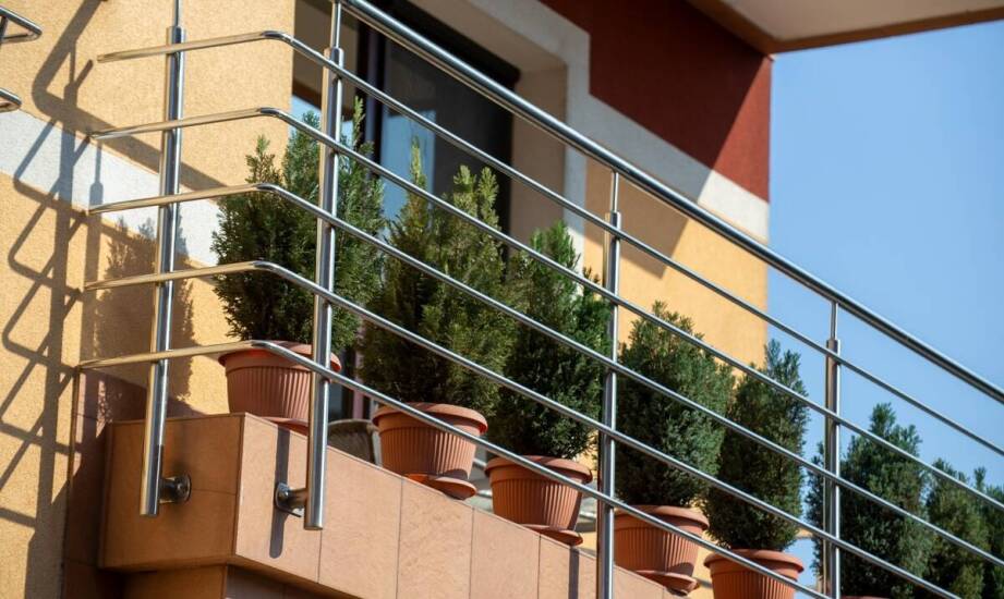 Jak przygotować ciężką donicę z cortenu na trawnik, taras lub balkon