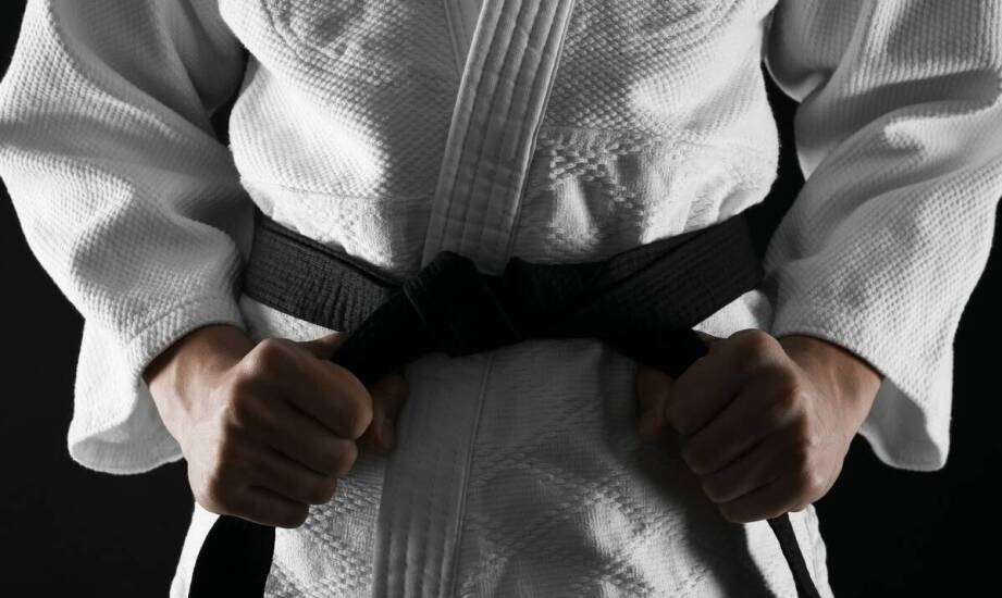 Jak dobrać pas treningowy do stylu kyokushin, by nie krępował podczas kumite