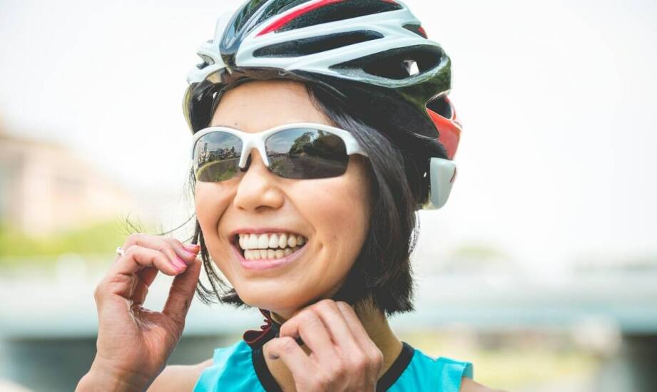 Jak dobrać fotochromowe okulary rowerowe do kobiecej twarzy, kasku i jazdy szosowej lub MTB