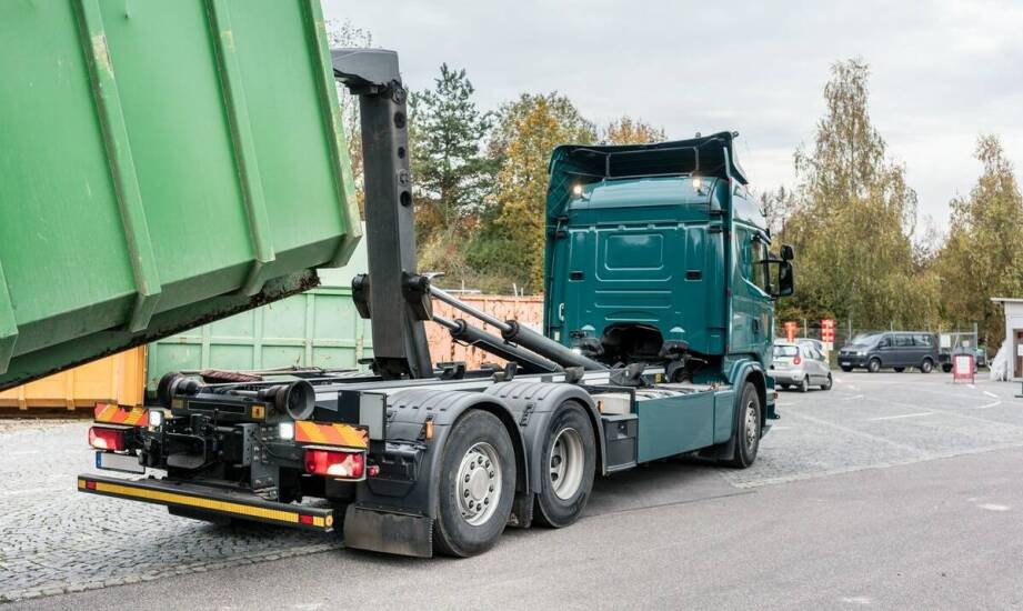 Jak ocenić, czy wynajem wywrotki pasuje do transportu materiałów sypkich i sezonowych zleceń