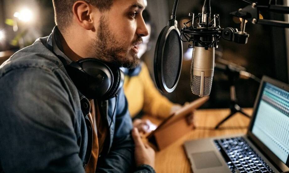 Kiedy ten sam głos lektora pasuje do reklamy, audiobooka i IVR, a kiedy nie