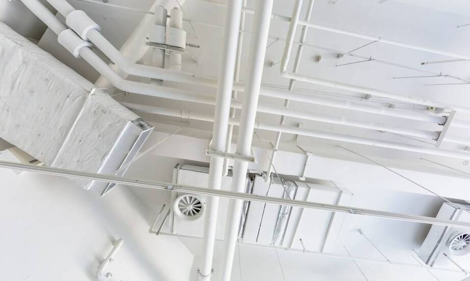 Od projektu do uruchomienia — jak przebiega wykonanie instalacji pneumatycznej w dużej hali