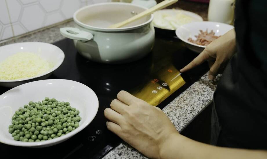Pojemność, grubość dna i trwałość — czego wymaga garnek granitowy na indukcji w gastronomii