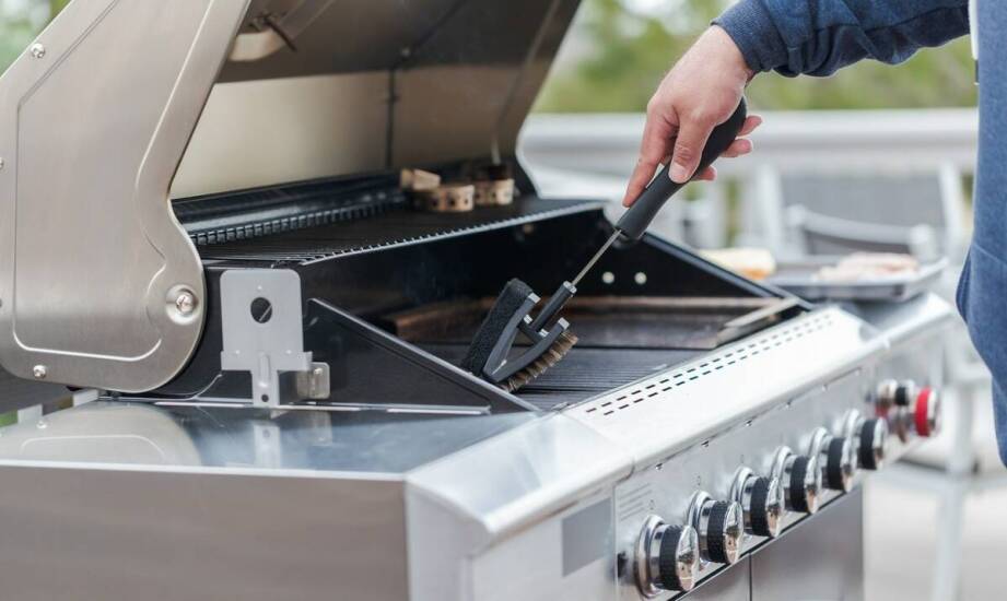 Jak materiały i kształt akcesoriów zmieniają komfort grillowania na grillu gazowym