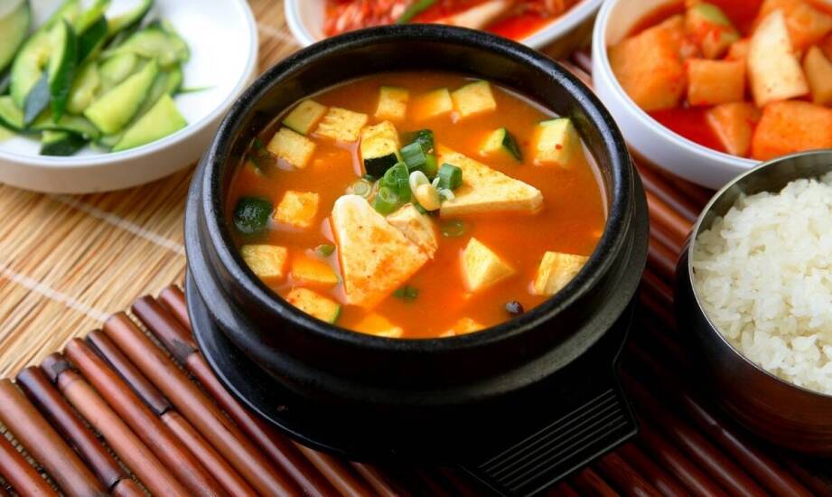 Koreańska pasta sojowa fermentowana — smak, konsystencja i zastosowanie w domowych daniach
