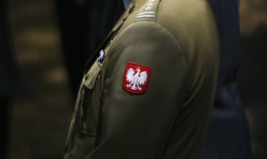 Dlaczego niewłaściwe pranie i przechowywanie skracają żywotność munduru i oznaczeń?