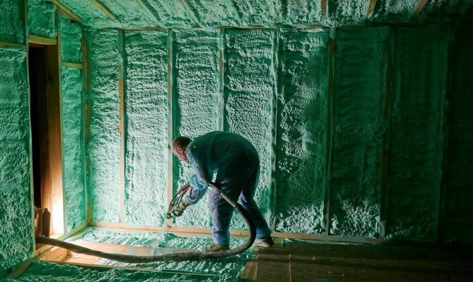Wilgotny klimat Pomorza a izolacja PUR: jak warunki budynku zmieniają dobór i wycenę