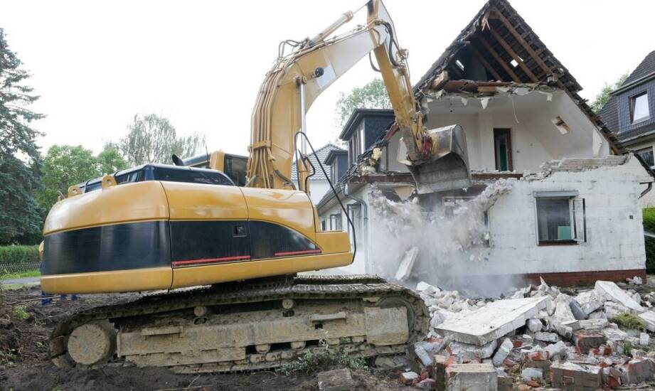 Dlaczego wycena rozbiórki domu na Pomorzu zależy od warunków działki