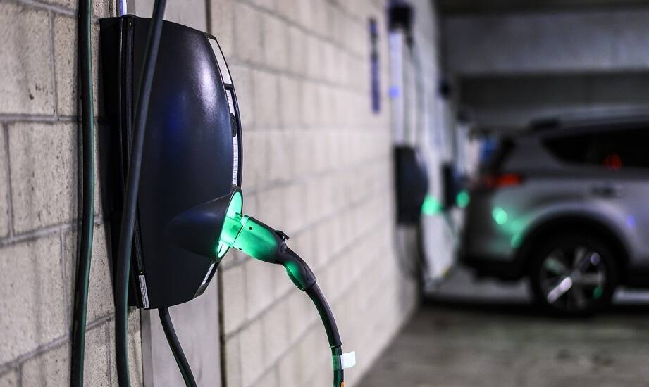 Garaż podziemny w biurowcu lub magazynie — co sprawdzić przed montażem ładowarek dla aut elektrycznych