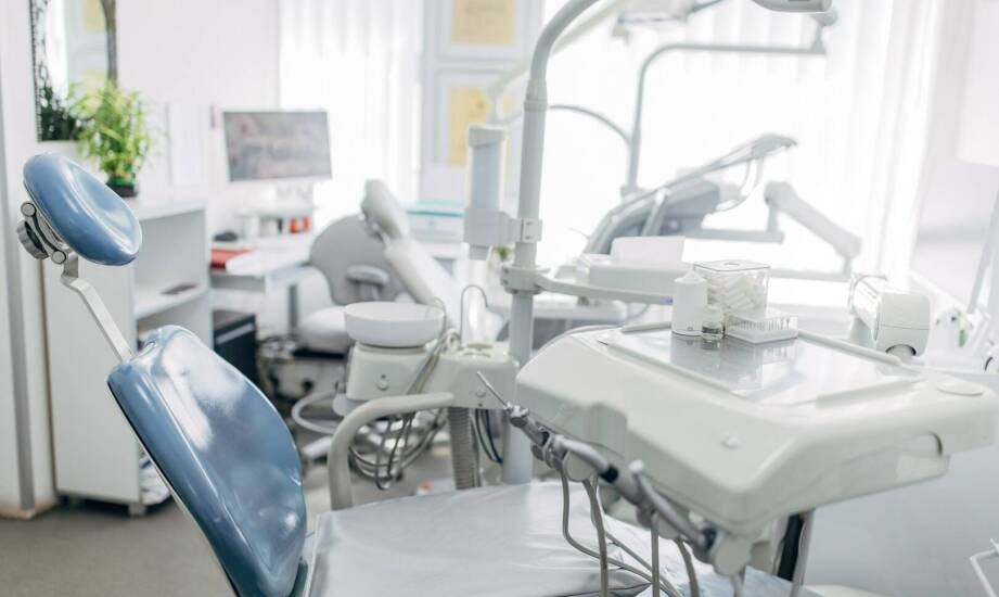 Analiza kosztów: zakup nowego stomatologicznego unitu