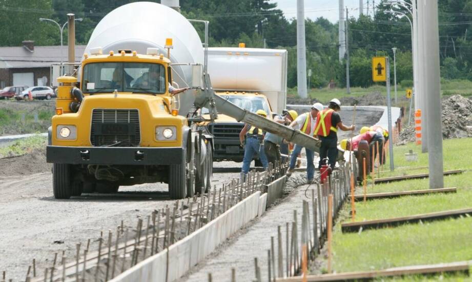 Jak zaplanować dowóz betonu na budowę w Szczecinie, żeby uniknąć przestojów