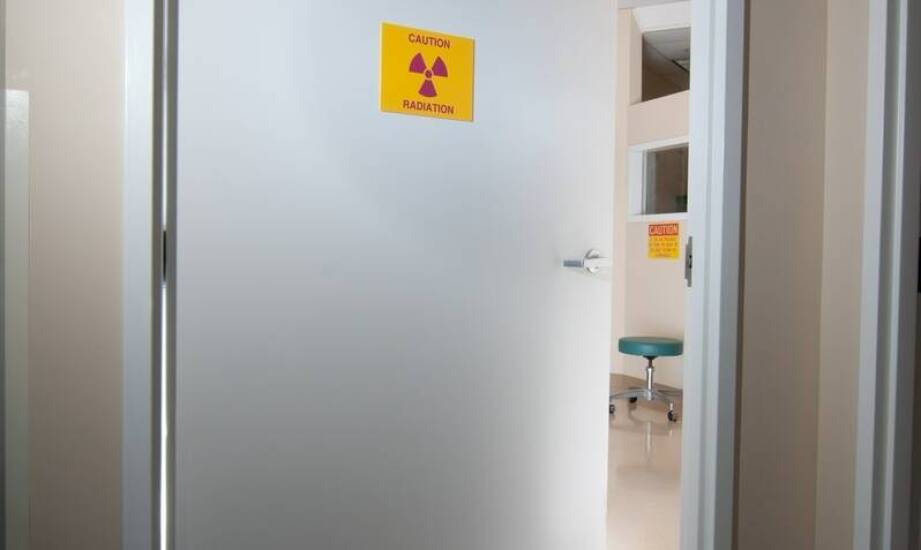 Jakie wymagania muszą spełniać drzwi jako element osłony radiologicznej w gabinecie RTG