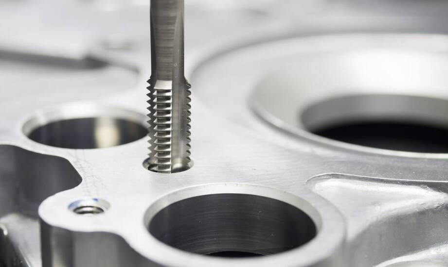 Uszkodzony gwint w aluminium i stali — kiedy wkładka gwintowa przywraca połączenie