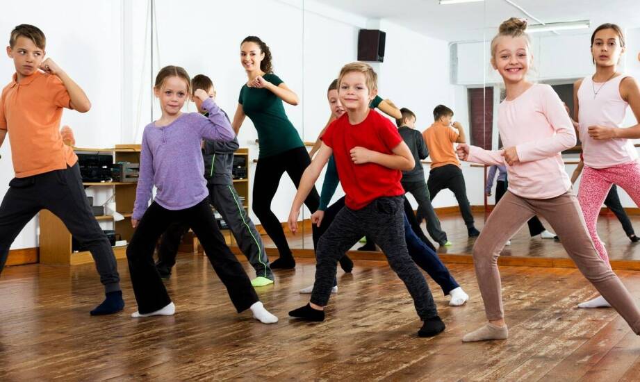Jak zbudowane jest szkolenie online z choreoterapii i muzykoterapii w pracy z dziećmi