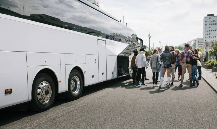 Od czego naprawdę zależy wycena wynajmu autokaru na wyjazd grupowy