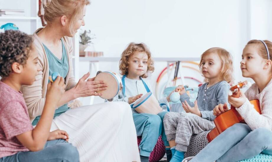 Jak zbudowany jest program nauki perkusji od pierwszych uderzeń po improwizację