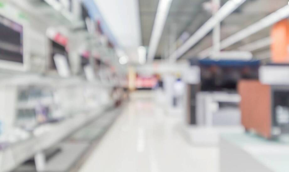 Kiedy podświetlenie w ekspozycji sklepowej wzmacnia produkt, a kiedy go przytłacza