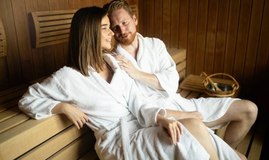 Kiedy wspólny masaż i sauna infrared tworzą spójny rytuał regeneracji dla par