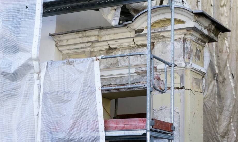 Dlaczego układ warstw przy renowacji zabytkowej elewacji decyduje o walce z wilgocią i solami