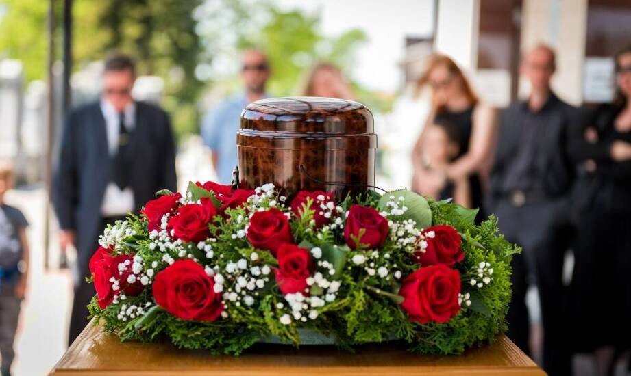 Co dzieje się między przekazaniem ciała a wydaniem prochów w krematorium