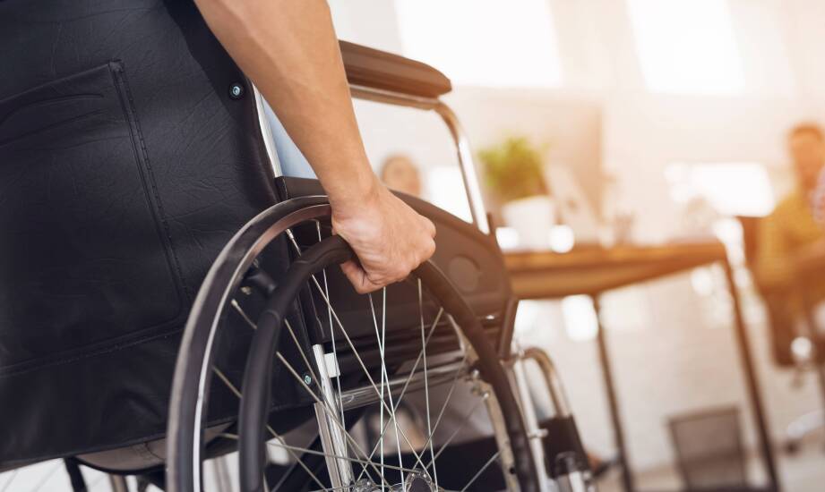 Jak dopasować wózek do krótkoterminowego wynajmu po urazie lub przy schorzeniach neurologicznych