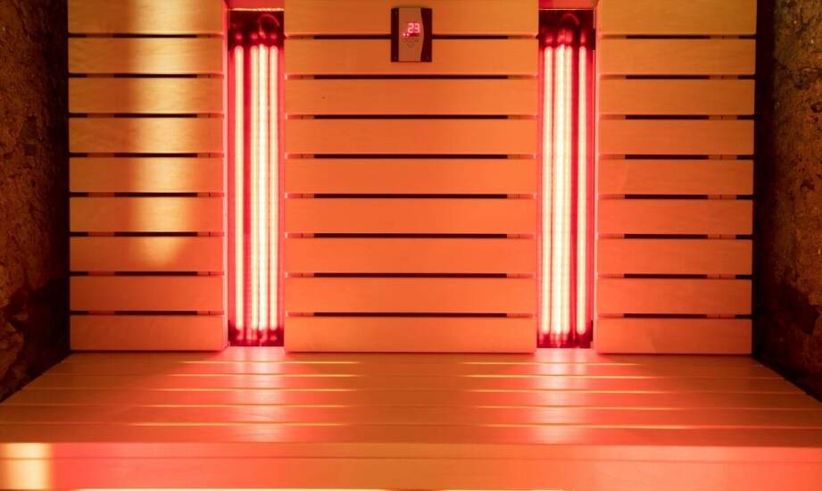 Sauna infrared z koloroterapią — jak rozgrzanie ciała wpływa na napięcie i krążenie po dniu w mieście
