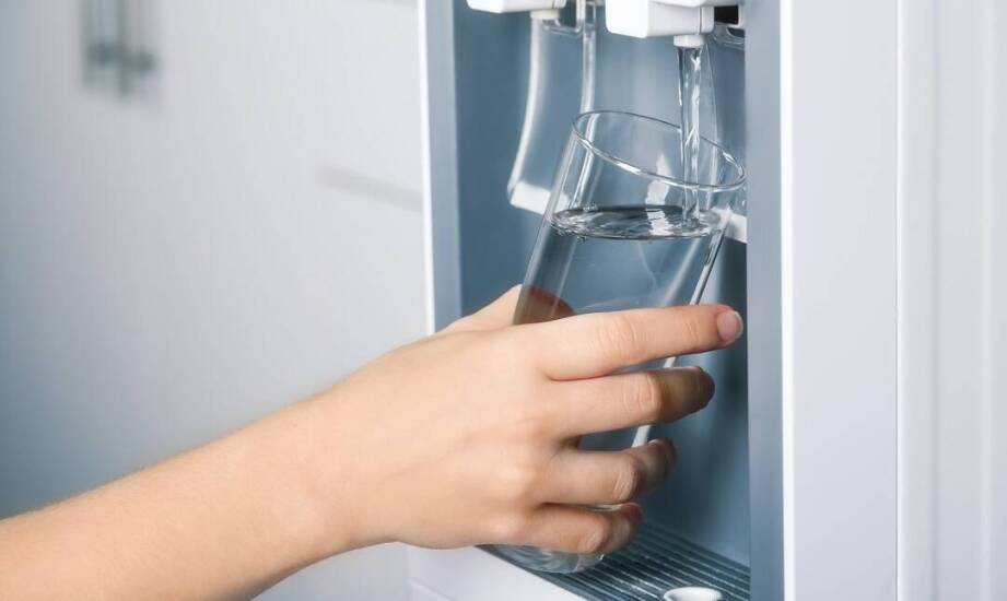 Jak rozpoznać, że urządzenie bezbutlowe wymaga czyszczenia i wymiany filtrów