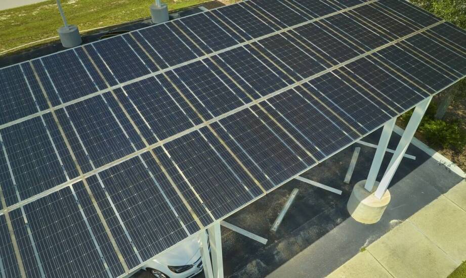 Aluminiowy carport pod PV — co w projekcie decyduje o sprawnym montażu modułów i okablowania