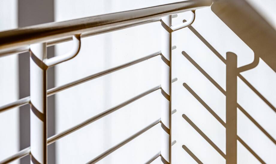 Przemysłowe prace ślusarskie jako zaplecze produkcji balustrad, ogrodzeń i schodów