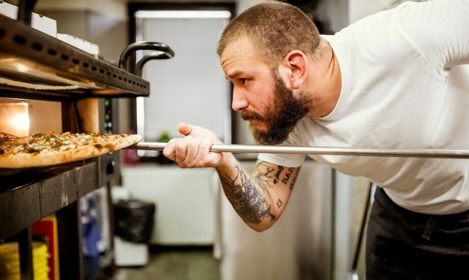 Dlaczego kamień Biscotto decyduje o spodzie pizzy neapolitańskiej w piecu gastronomicznym