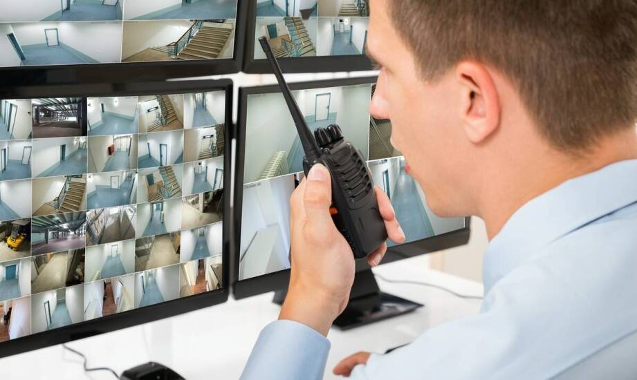 Kiedy ochrona fizyczna nie zastępuje monitoringu alarmowego w świętokrzyskich obiektach?