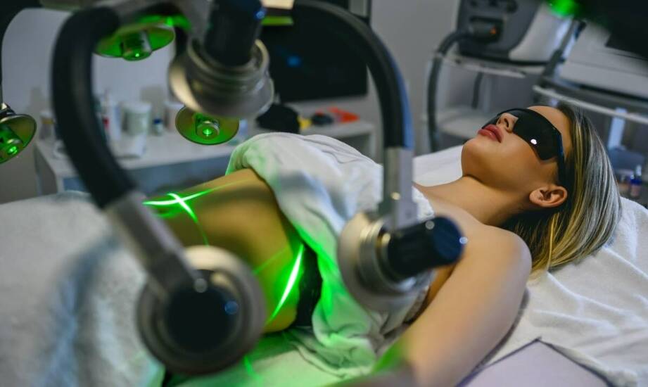 Odbudowa śluzówki pochwy po porodzie i w menopauzie — co zmienia zabieg laserowy