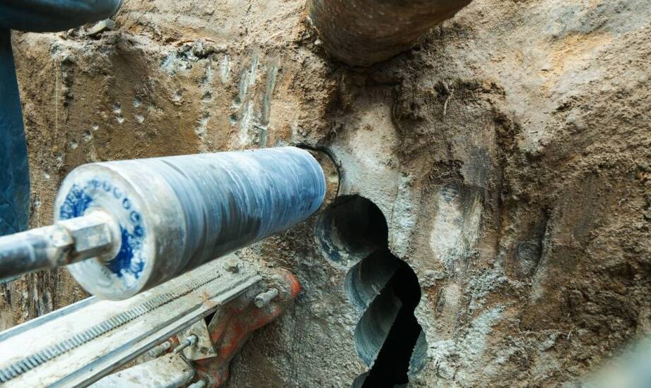 Kiedy przewody klimatyzacyjne w maszynach ciężkich wymagają metalowego wzmocnienia