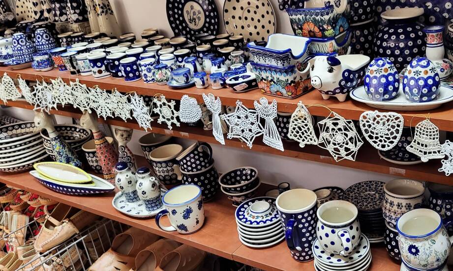 Sklep firmowy czy outlet — jak czytać ofertę ceramiki podczas wizyty w Bolesławcu