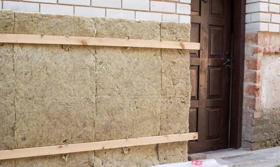 Drewniane drzwi do domu pasywnego — które parametry decydują o szczelności i bilansie ciepła