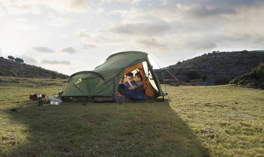 Dlaczego całoroczny glamping w jurtach staje się spokojną bazą pobytową dla rodzin i seniorów w Świętokrzyskiem