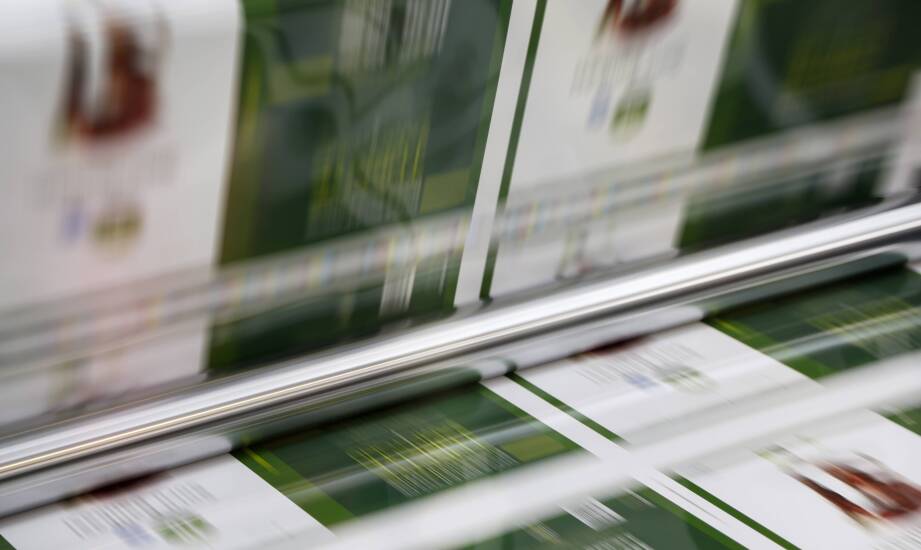 Dlaczego format arkusza B2 zmienia sens produkcji ulotek, folderów i teczek reklamowych