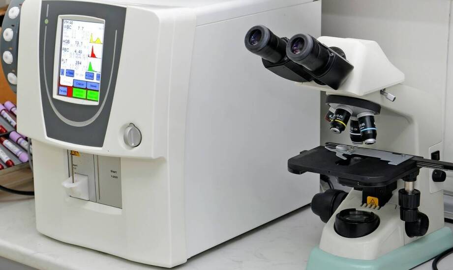Kiedy katalog sprzętu wystarcza, a kiedy dostawca musi rozumieć procesy laboratorium