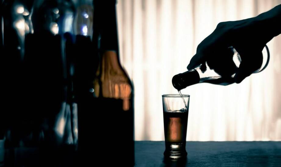 Gdy picie jednej osoby rządzi życiem całej rodziny — współuzależnienie i terapia