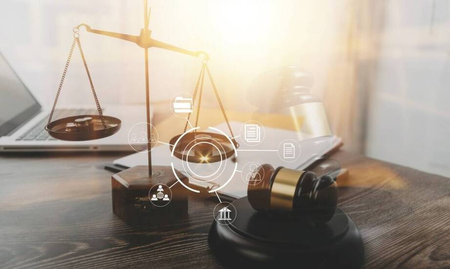 Jak różnice między common law a prawem kontynentalnym zmieniają tłumaczenie umów