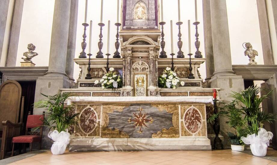 Jak zaprojektować tabernakulum na zamówienie, by łączyć liturgię, bezpieczeństwo i detal rzemieślniczy