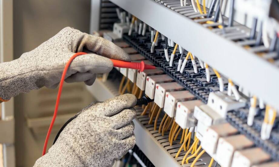 Pomiary elektryczne i termowizja, które ujawniają ukryte problemy w instalacji budynku