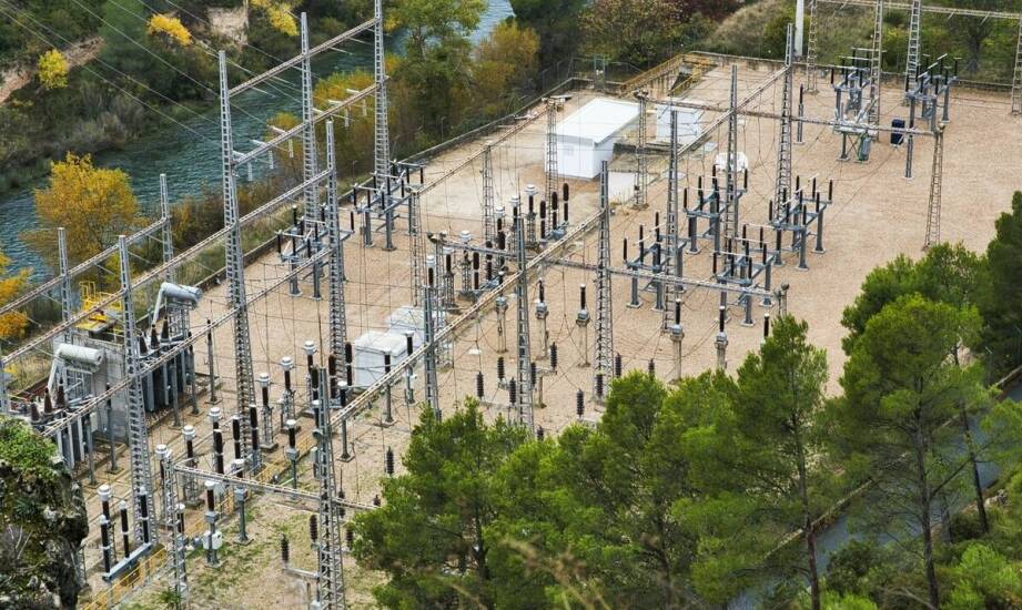 Kiedy ograniczenia napięciowe są ważniejsze niż maksymalizacja produkcji energii z OZE