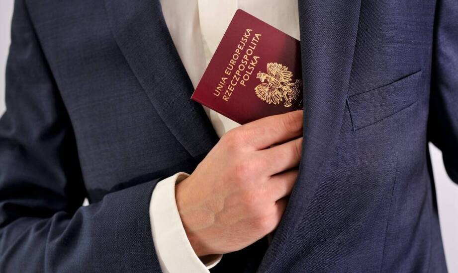 Nadanie czy uznanie obywatelstwa polskiego — co oznacza każda ścieżka dla cudzoziemca