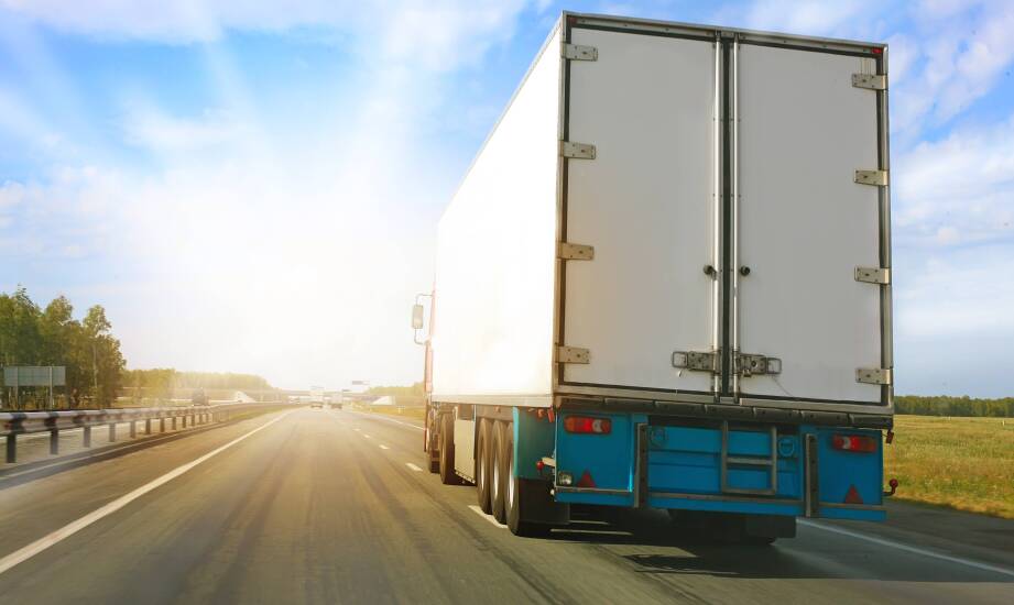 Regale in Lkw-Kabinen – wie organisiert man den Arbeitsraum des Fahrers?