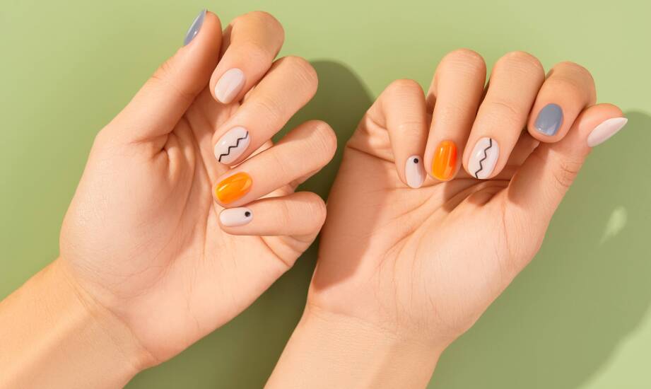Jak światło i tło zmieniają efekt manicure hybrydowego fotografowanego w domu