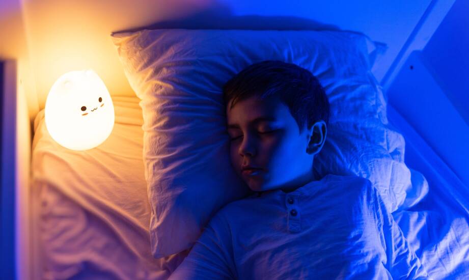 Jak ocenić lampkę nocną do nocnego karmienia niemowlęcia pod kątem bezpieczeństwa