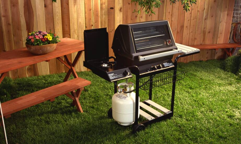 Grill ogrodowy, który daje się złożyć bez utraty stabilności i kontroli ciepła