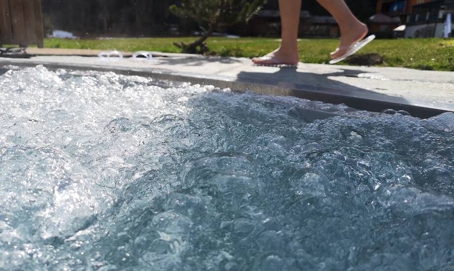 Jak przygotować działkę pod całoroczny swim spa: podłoże, zasilanie i dostęp